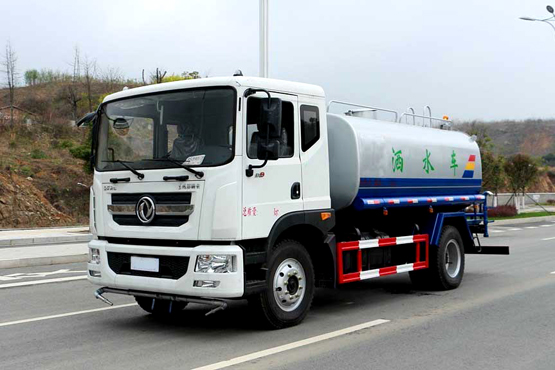怎樣排除灑水車柴油機(jī)過早、過遲的噴油現(xiàn)象？